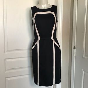 WHITE HOUSE BLACK MARKET BLACK & WHITE DRESS